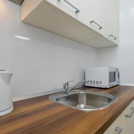Cherry - Old Town Apartment